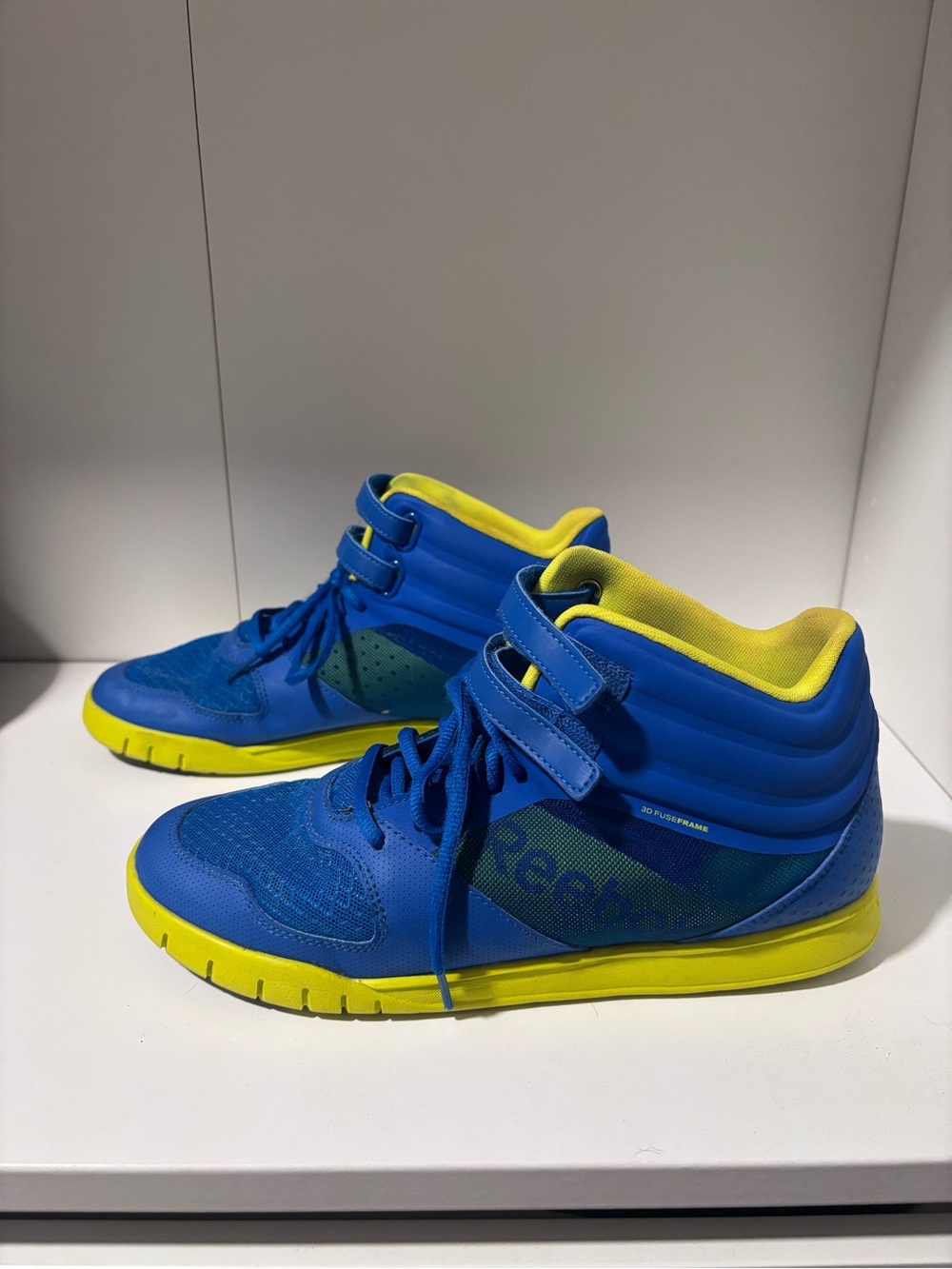 Reebok High Top Training Shoes Women’s Size 8 Blue Yellow Dance Fitness Sneakers